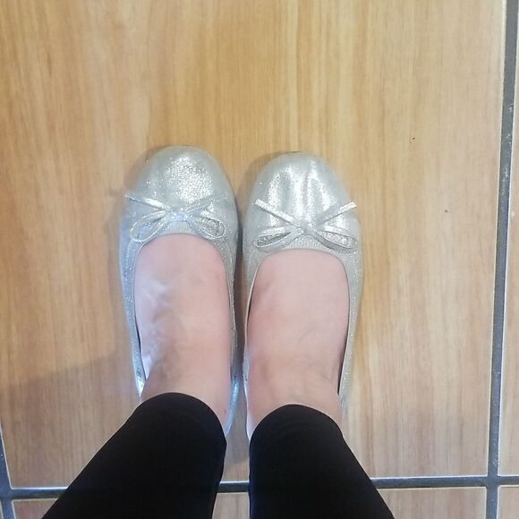 Women's silver flats /Loafers pre-owned - Picture 3 of 13